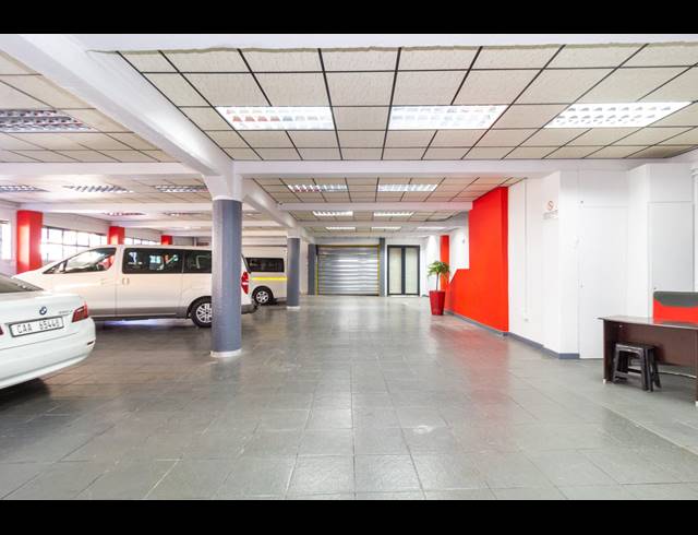 275M² BUILDING TO LET IN WOODSTOCK
